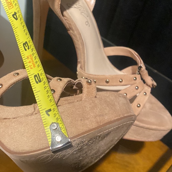 Fergie Cream Platform Heels - Picture 6 of 10